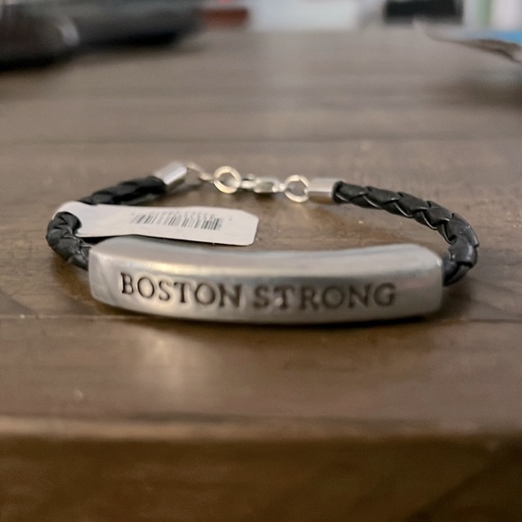 Boston Strong Boston Marathon Bracelet NOS USA - Picture 2 of 5